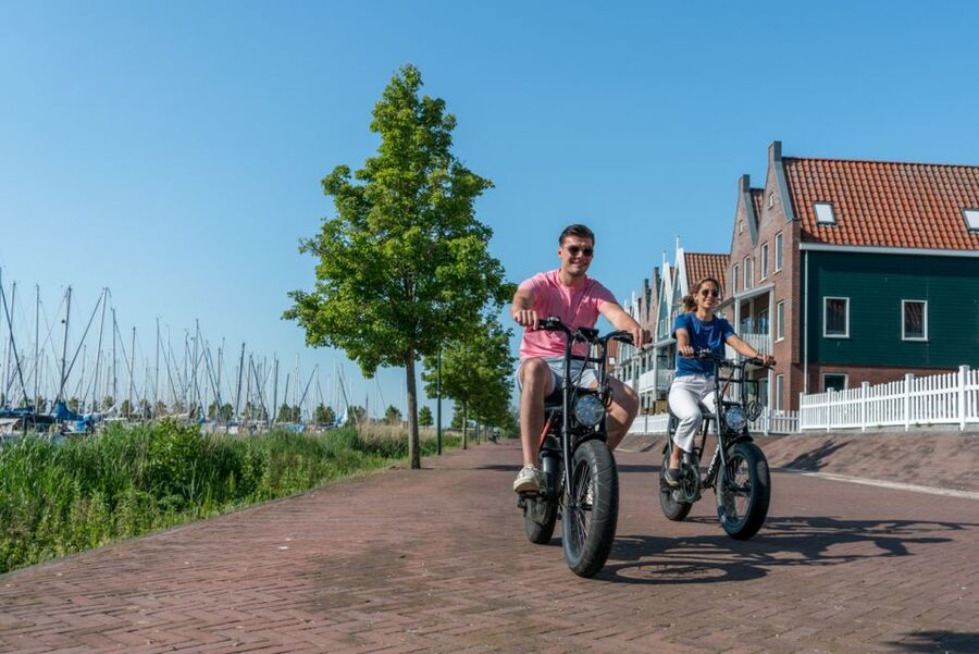 Volendam: E-Fatbike Rental - Riding the dikes above and below the water