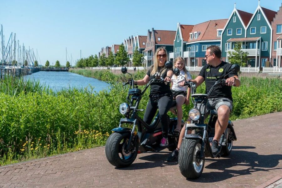 Volendam: E-Scooter Rental - Edam: canals, alleys, and Dutch cheese