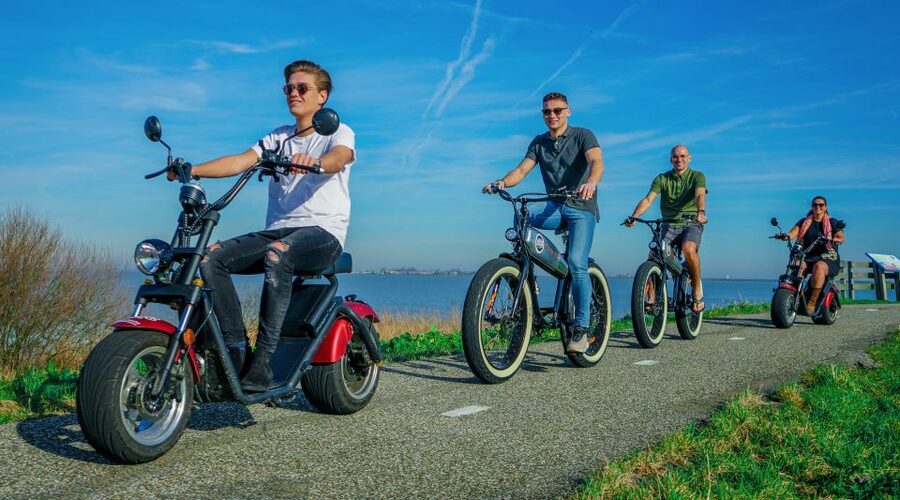 Volendam: E-Scooter Rental - Marken: the longer route and the optional boat return