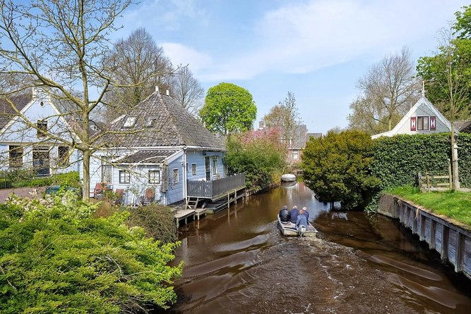 Volendam & Marken Private Tour in luxury Jaguar S Type 1/2 day - The Magere Brug photo stop