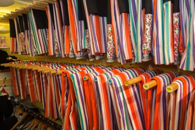 Volendam: Photo Opportunity in Traditional Dutch Costume - Why this Volendam photo stop works
