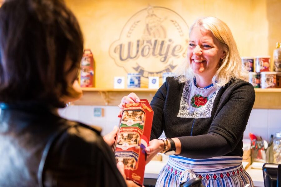 Volendam: Stroopwafel Experience with Tasting - Why this cookie stop works in Volendam
