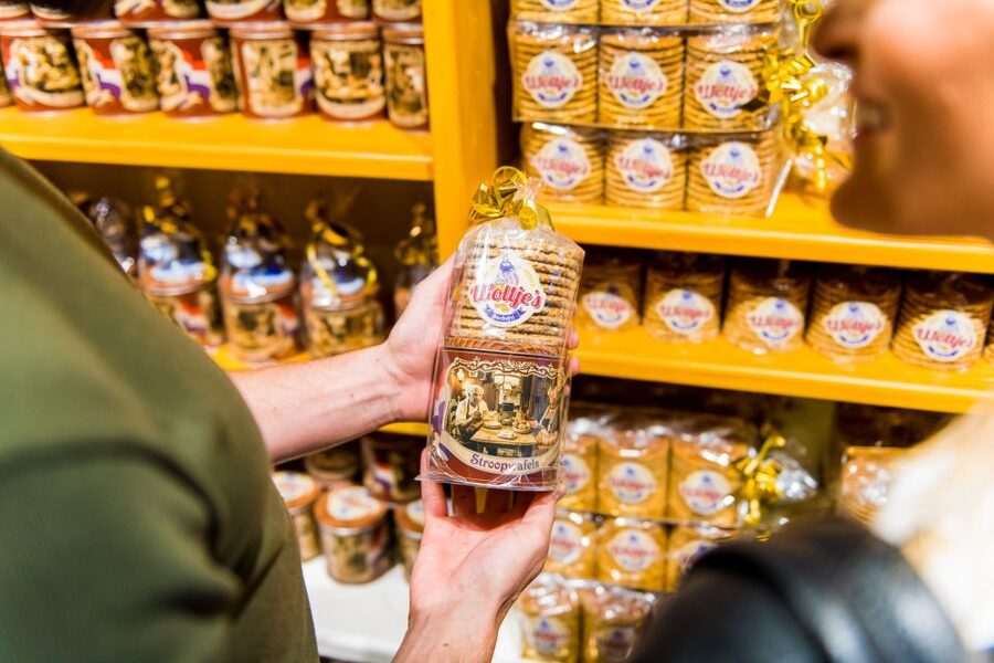 Volendam: Stroopwafel Experience with Tasting - Following the smell to Haven 98