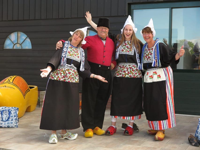 Volendam: Traditional Costume Photo with Cheese & Clog Tour - Key points to know before you go