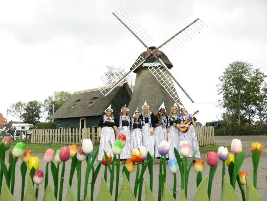 Volendam: Traditional Costume Photo with Cheese & Clog Tour - Dressing up in Volendam costume