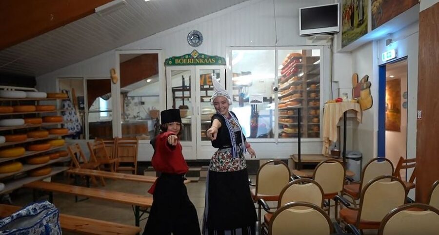 Volendam: Traditional Costume Photo with Cheese & Clog Tour - Language, access, and the right type of visitor