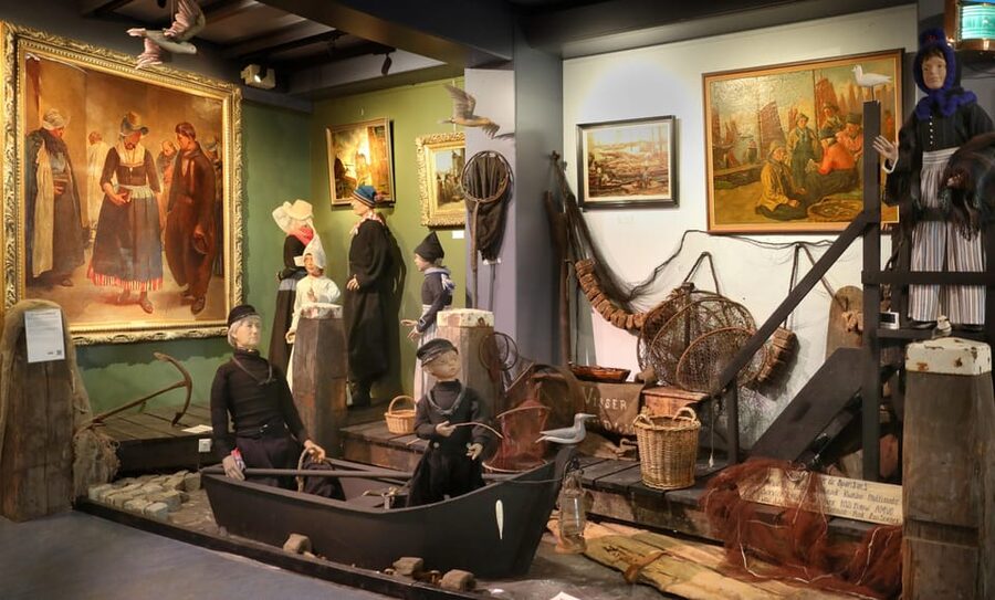 Volendam: Volendams Museum Entry Ticket - Costumes, clogs, and the way people presented themselves