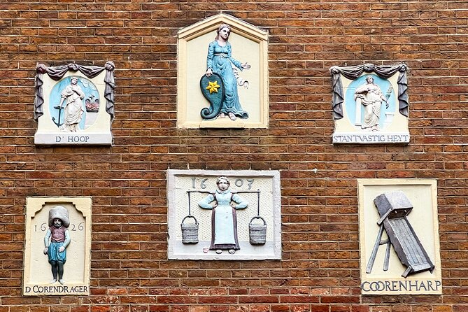 Walking Tour about Golden Age Architecture, private local guide - Prinsengracht warehouses and practical design