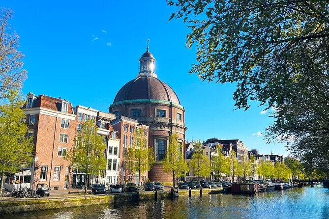 Walking Tour about Golden Age Architecture, private local guide - Torensluis and Amsterdam’s crooked houses