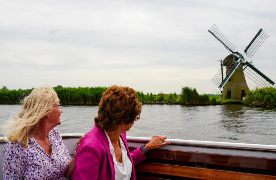 Warmond: Kagerplassen Cruise with "Tulip Experience" Ticket - The Kagerplassen Views and Windmills
