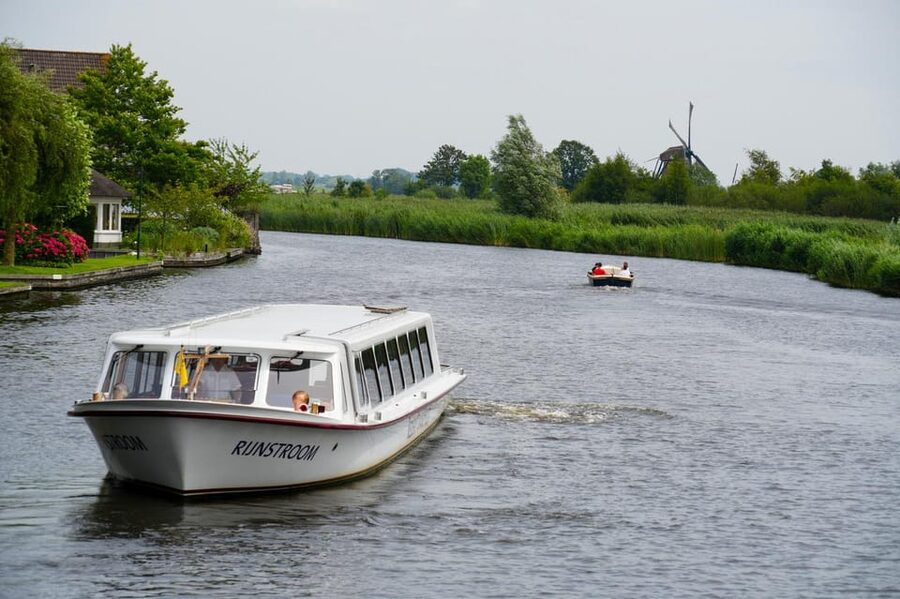 Warmond: Windmill Cruise and Keukenhof Entry Ticket - A Dutch morning on the Kagerplassen