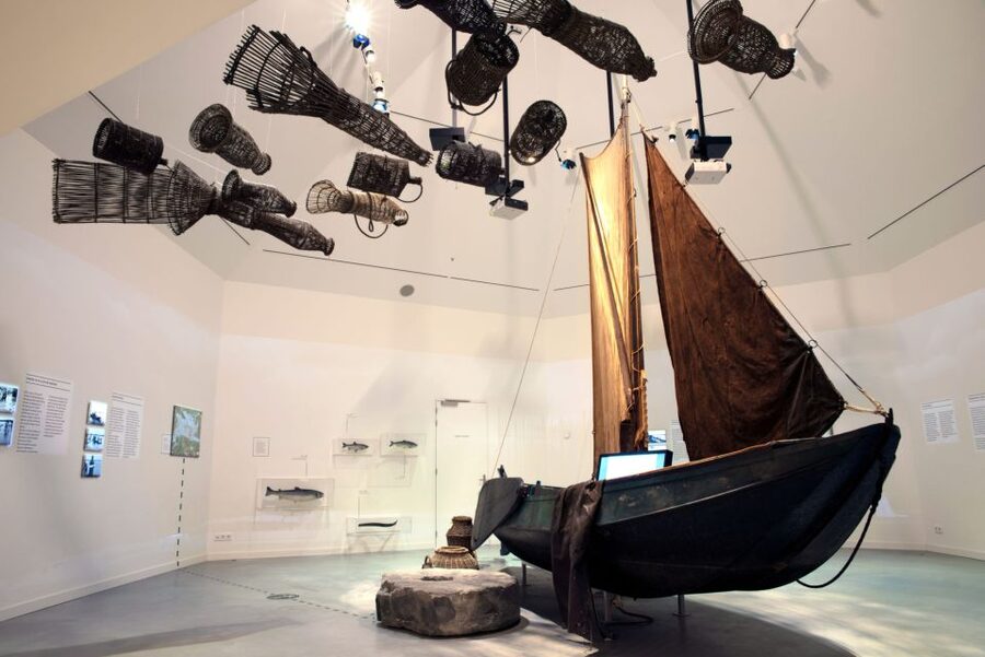 Werkendam: Boat Cruise and Biesbosch Museum Entry Ticket - Captain John and the value of live explanation
