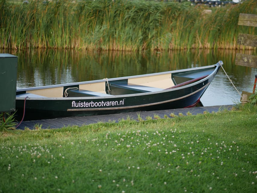 Whisperboat rental in beautiful area close to Amsterdam - Steering the electric whisper boat