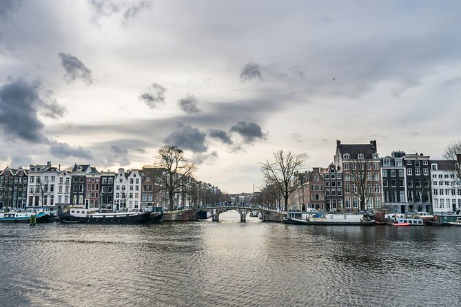 Winter Canal Cruise in Amsterdam - The guides shape the experience