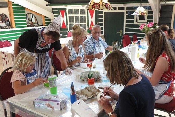 Wooden Shoes Painting Private Workshop in Simonehoeve - Painting Dutch wooden shoes at Simonehoeve