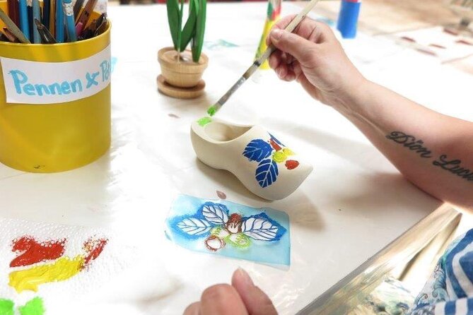 Wooden Shoes Painting Private Workshop in Simonehoeve - Planning the best two-hour visit