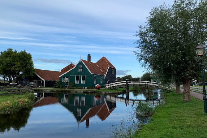 Zaanse Schans and Giethoorn Small-Group Tour with Hotel Pick-Up - Should you book the Zaanse Schans and Giethoorn tour?