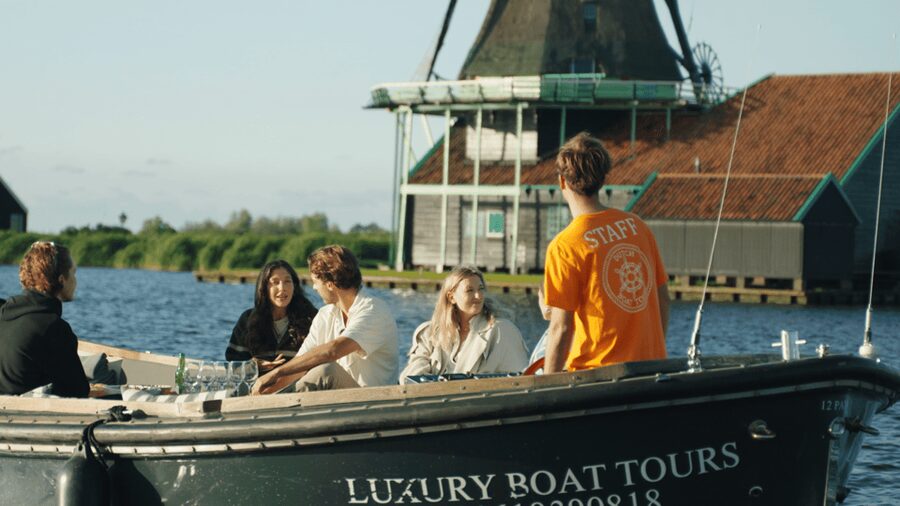 Zaanse Schans: Cruise UNESCO Windmills Village + Live Guide - De Zoeker: the best planned photo moment