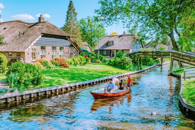Zaanse Schans Giethoorn Private Tour from Amsterdam Canal Cruise - What the private format changes