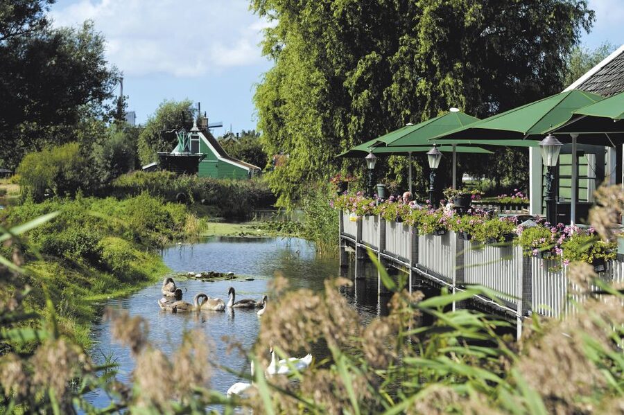 Zaanse Schans: Pancake Restaurant Visit - The apple pie option for a quieter break