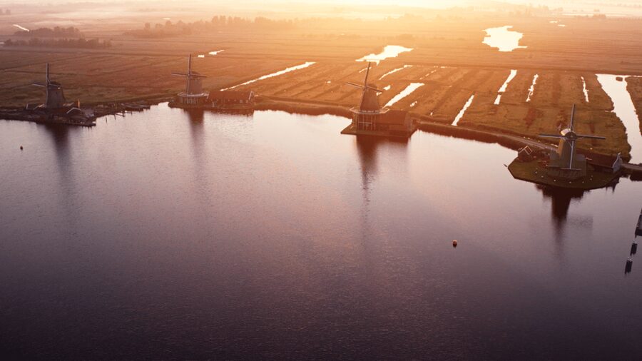 Zaanse Schans: Private Cruise + Live Guide, Optional Drinks - Traditional houses seen properly from the water