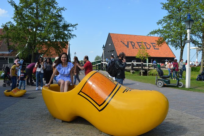 Zaanse Schans & Volendam Small-Group Tour with Hotel Pickup - A waffle museum and souvenir time