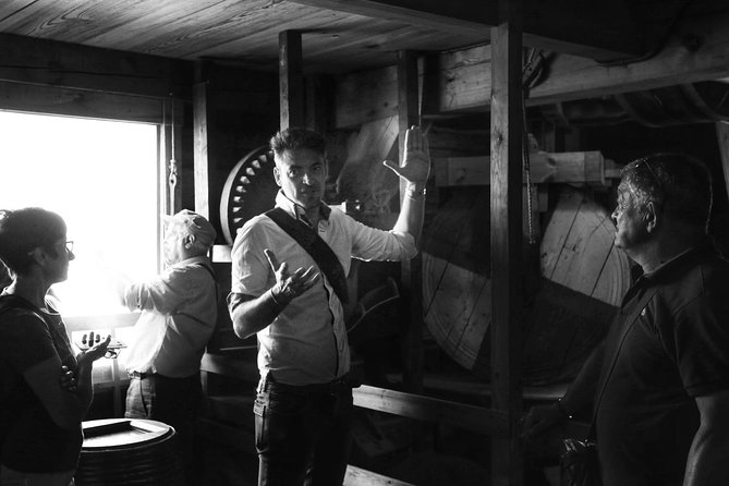 Zaanse Schans windmill tour with Italian guide - Walking the Zaan River route