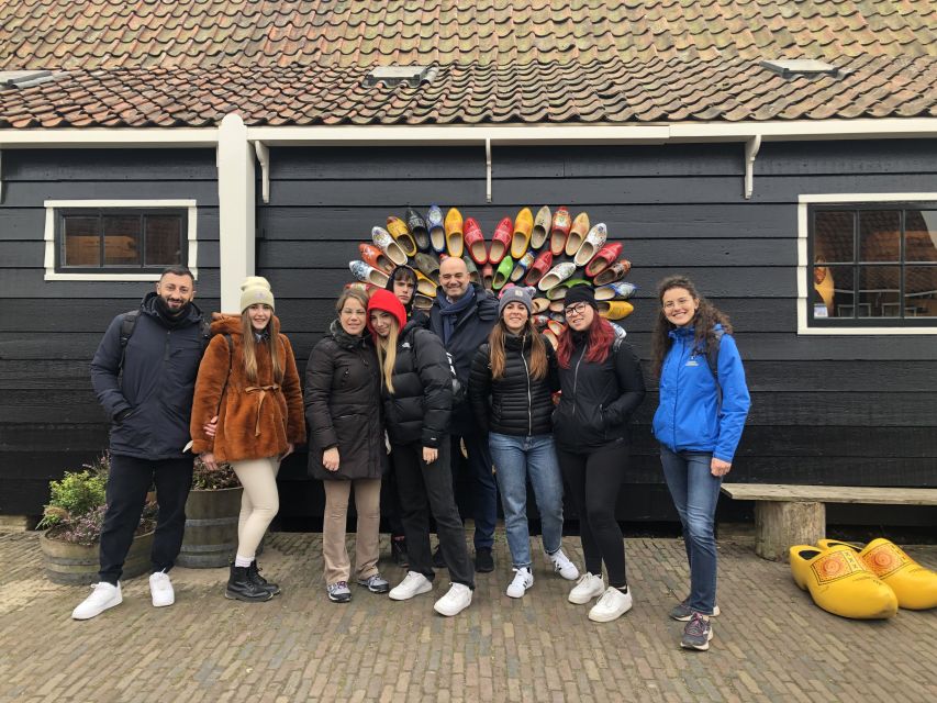 Zaanse Schans Windmills 4-Hour Tour in Italian - Walking among the windmills and green houses