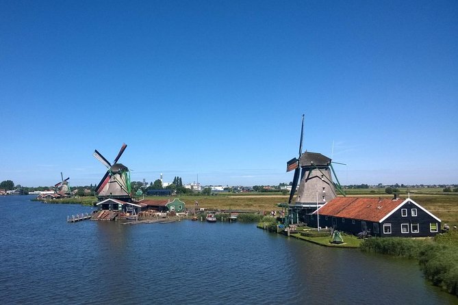 Zaanse Schans Windmills Private Tour from Amsterdam Airport - What the private vehicle and guide add